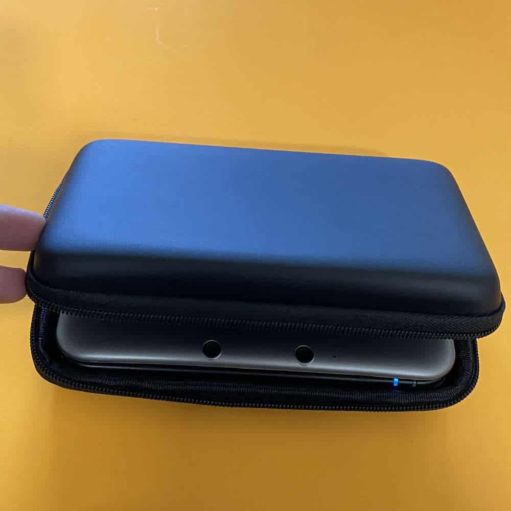 Protective case for 3DS XL series with accessories and storage space.
