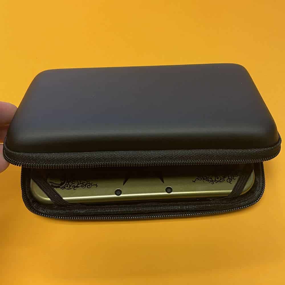 Protective case for 'New' 3DS XL gaming console with zipper closure.