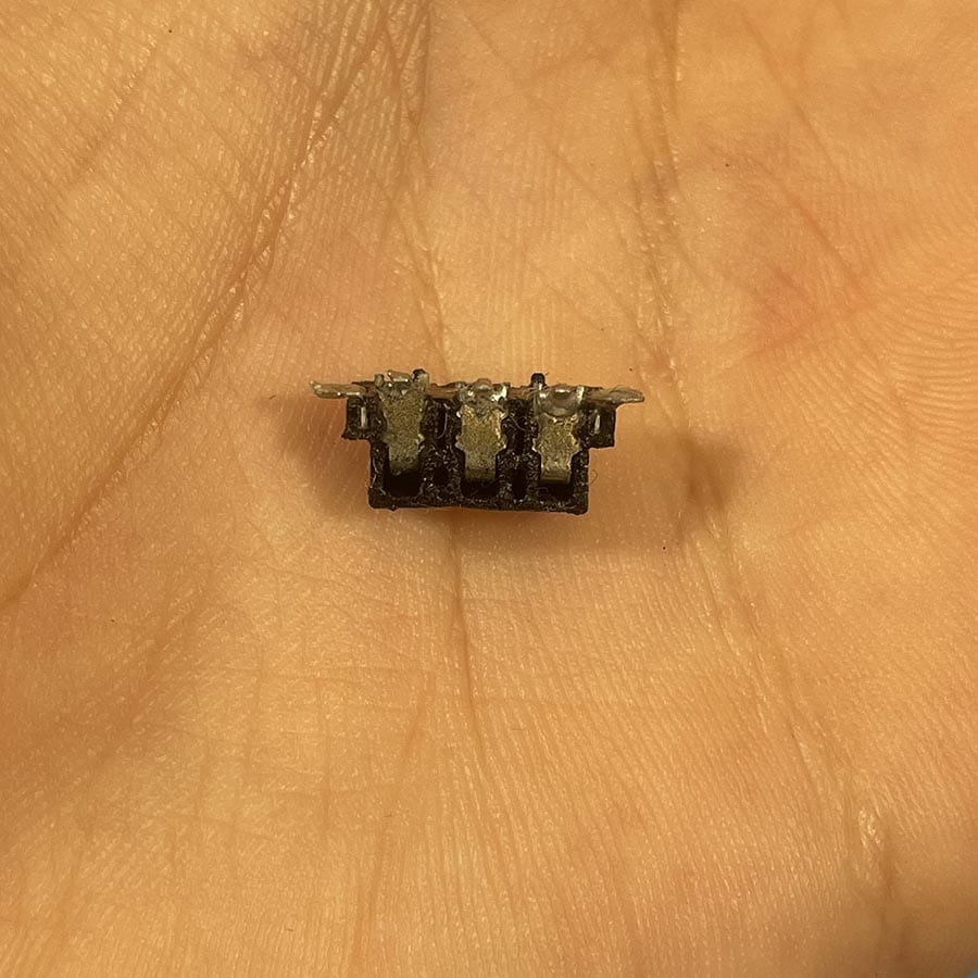 Alternative view of Battery Connector Port for Nintendo 3DS XL – Solder-On Replacement