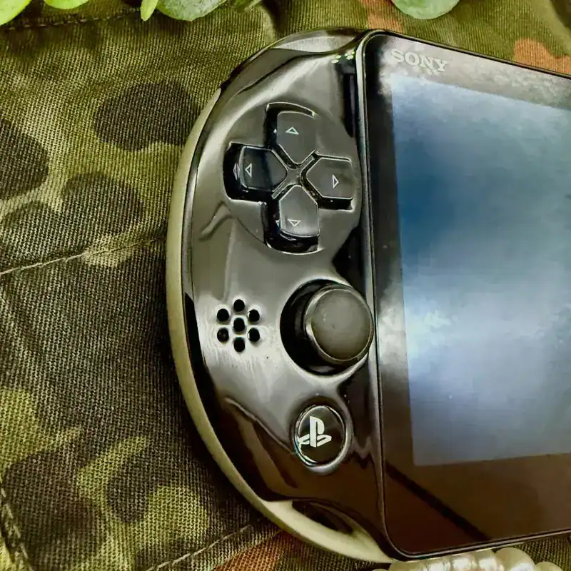KhakiBlack-PlayStation-Vita-2000-–-Slim-Model-Modded-Cleaned-Ready-to-Play-3.webp