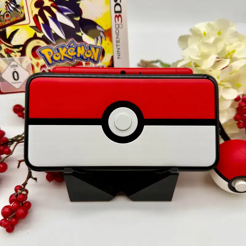 New-Nintendo-2DS-XL-–-Poke-Ball-Theme-7.webp