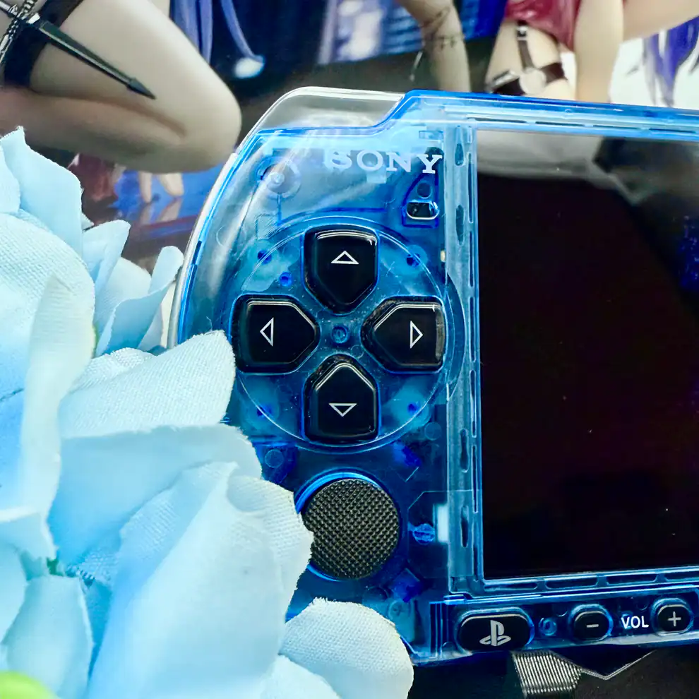 PSP-3000-Transparent-Blue-–-Cleaned-amp-Tested-UMD-Digital-Games-Collector-Favorite-4.webp