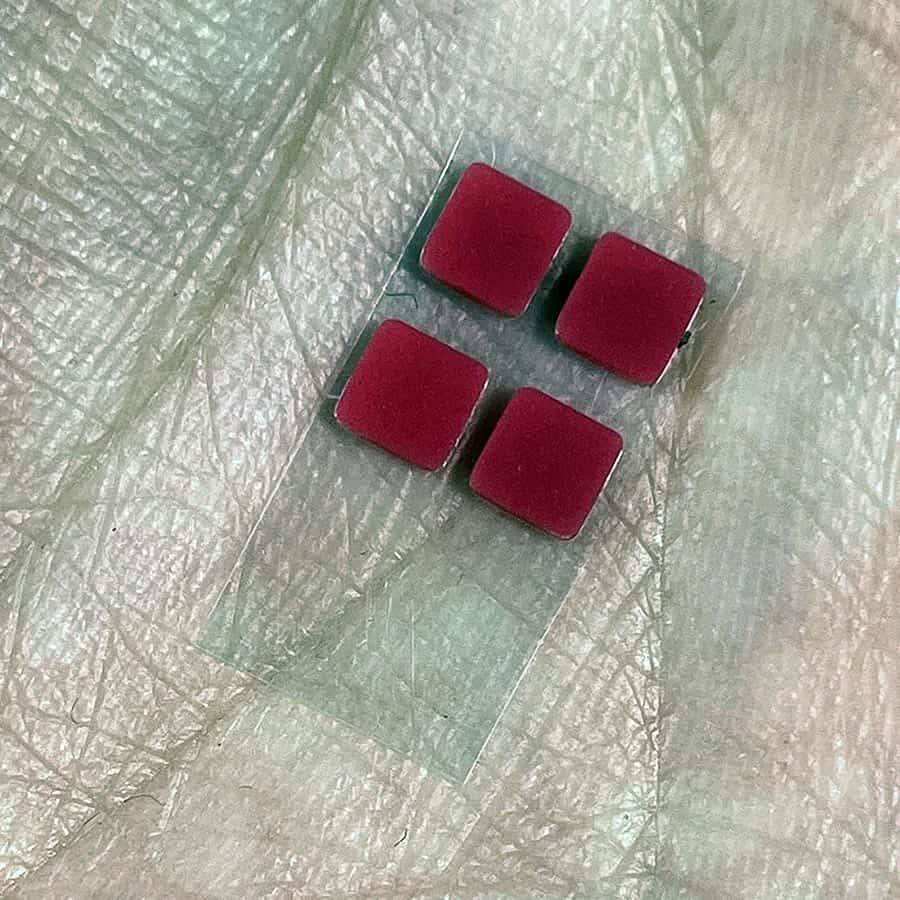 Alternative view of Red Screw Cover Set for New Nintendo 3DS XL – Circle & Square Nibs – Replacement Cosmetic Caps