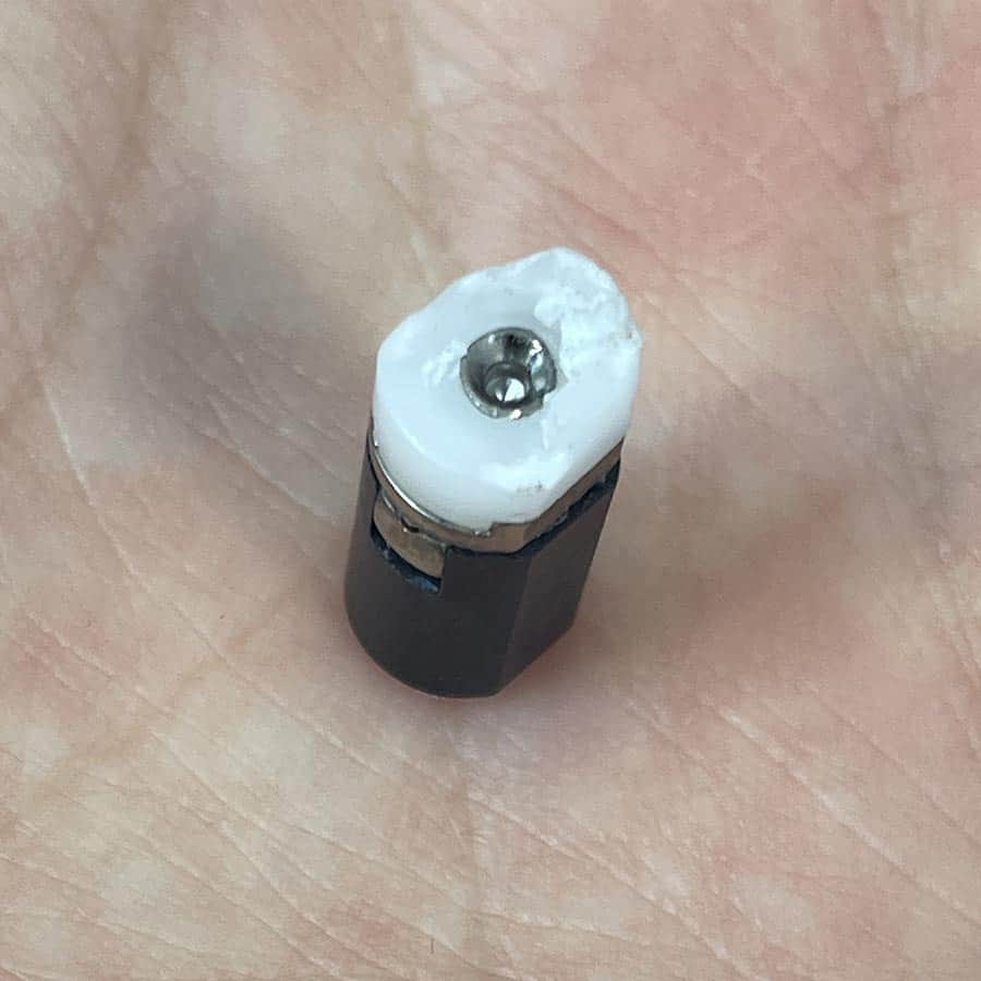 Rotation-Shaft-Replacement-for-New-Nintendo-3DS-XL-–-Hinge-Shaft-Repair-Part-3.jpg