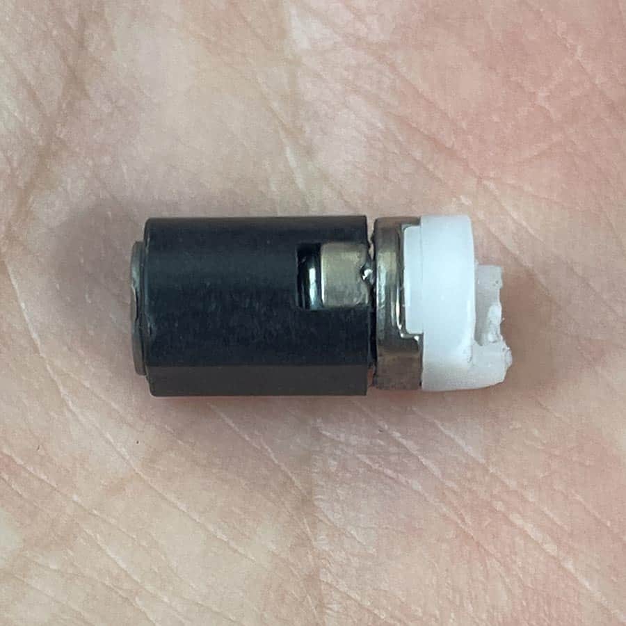 Rotation-Shaft-Replacement-for-New-Nintendo-3DS-XL-–-Hinge-Shaft-Repair-Part-4.jpg
