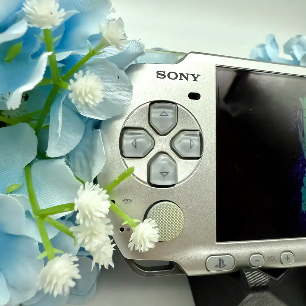 Silver-PSP-3000-–-Slim-Bright-Model-Modded-Cleaned-Ready-to-Play-3.webp