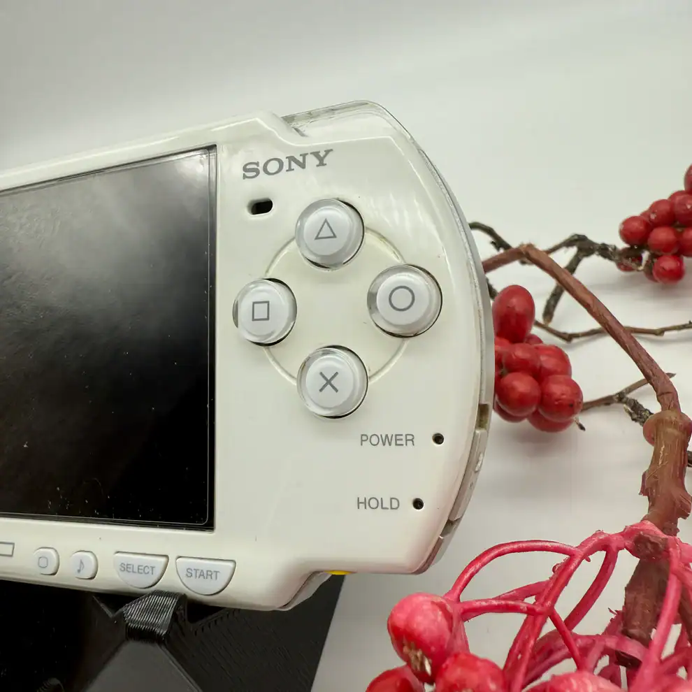 White PSP 2000 – Slim Model | Modded, Cleaned & Ready to Play 