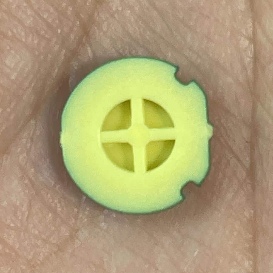 Alternative view of Y Button for New Nintendo 3DS XL – Green (Yellow Set) – Replacement Button – Brand New (3rd Party)