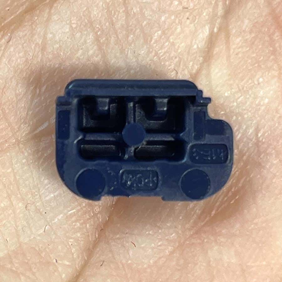 Alternative view of ZR Button for New Nintendo 3DS XL – Blue – Replacement Shoulder Button – Brand New