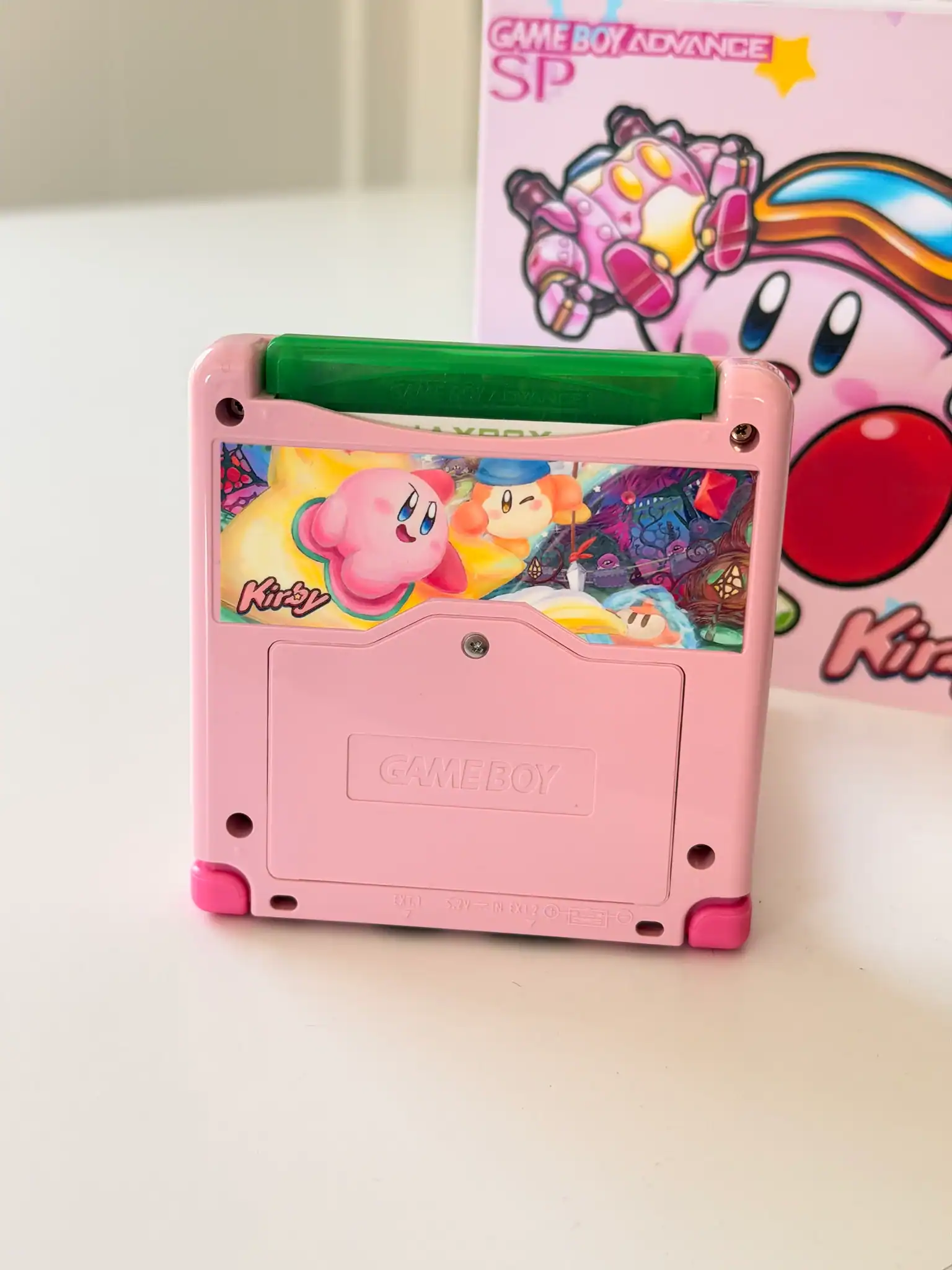 Kirby-themed Nintendo Game Boy Advance SP with IPS backlit mod and original box. Perfect for collect.