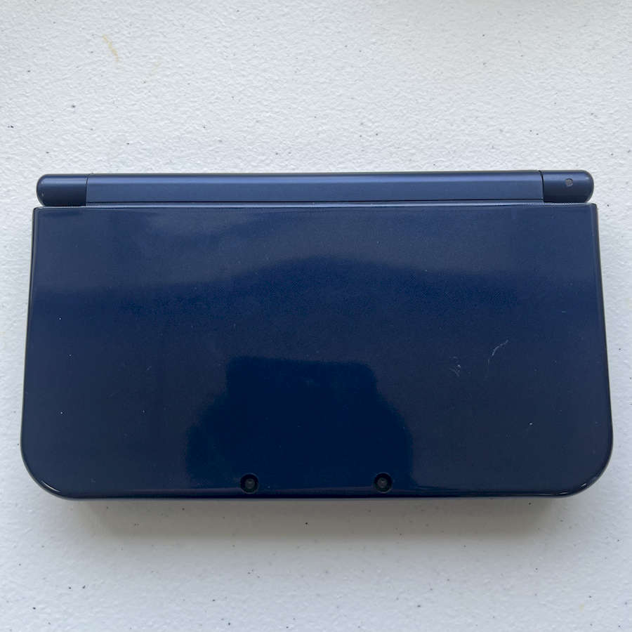 Refurbished blue Nintendo 3DS XL with 128GB storage and preloaded games.