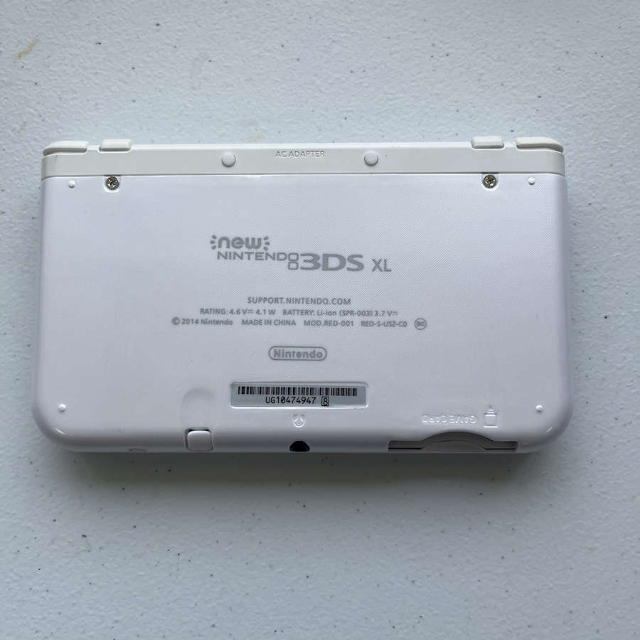 White Nintendo 3DS XL with 128GB storage and preloaded games.