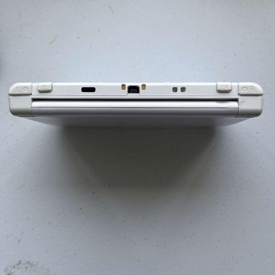 Refurbished white Nintendo 3DS XL with 128GB preloaded storage.