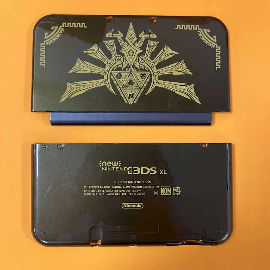 Custom Triforce style shell cover for Nintendo 3DS XL console.