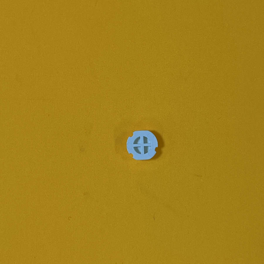 White X button for Nintendo 3DS XL on yellow background.